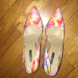 BCBG multicolor patent leather pumps